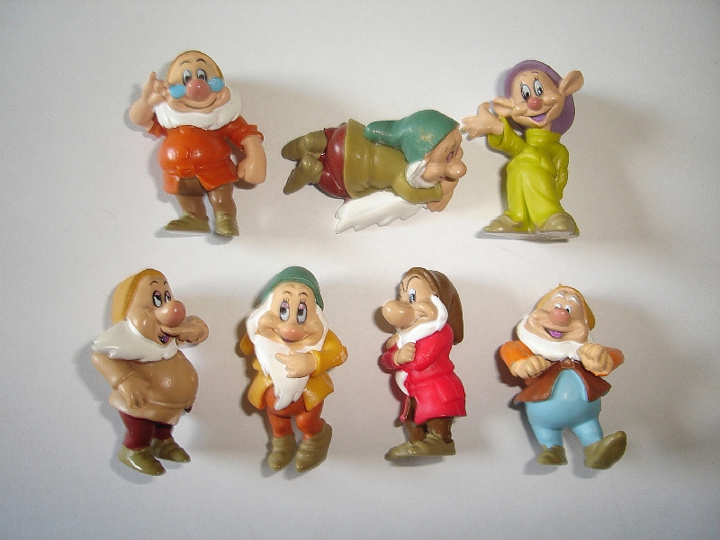 the seven dwarfs garden gnomes