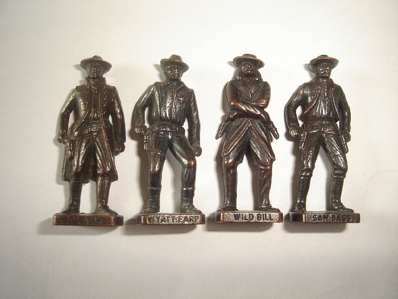 METAL FIGURINES SET FAMOUS COWBOYS OLD BRONZE VINTAGE KINDER