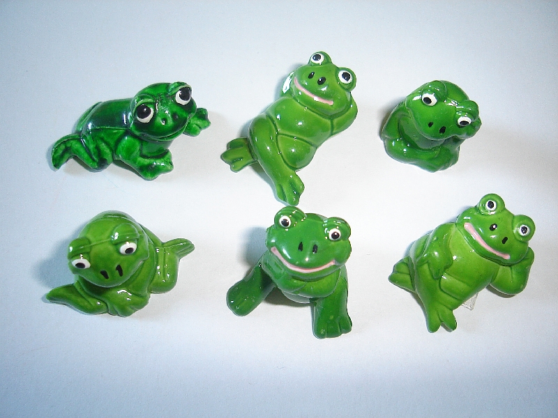 TOYS FIGURES COLLECTIBLES KINDER SURPRISE SET COLOURED JUMPING FROGS 