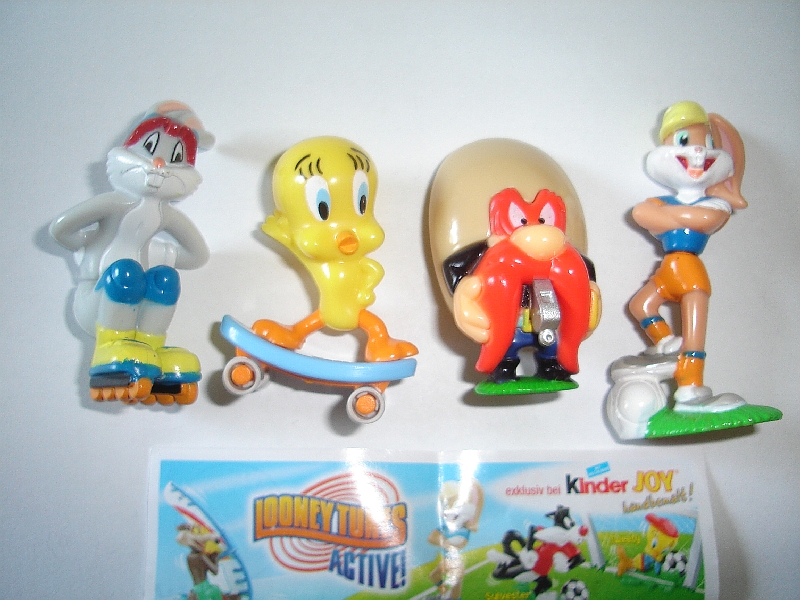 looney tunes kinder surprise