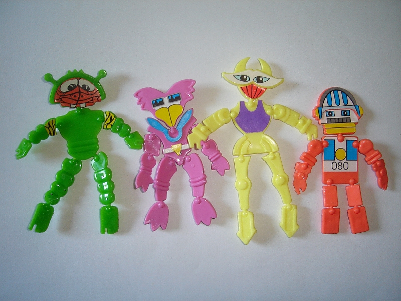 ROBOTS MECHS ARABIA 2011 FIGURES TOYS COLLECTIBLES KINDER SURPRISE SET